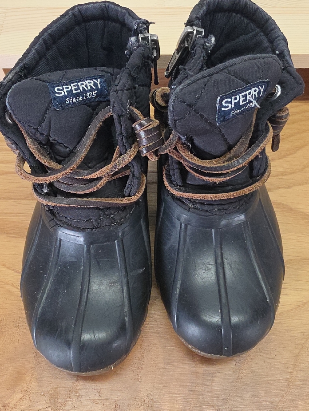 Sperry Saltwater Black Quilted Duck Boot Ankle Boots with Brown Laces Size 7 - Picture 3 of 6